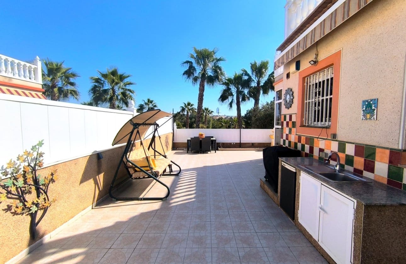 3 soverom Kjedet enebolig til salgs i Algorfa med svømmebasseng garasje - € 185 000 (Ref: 9713876)