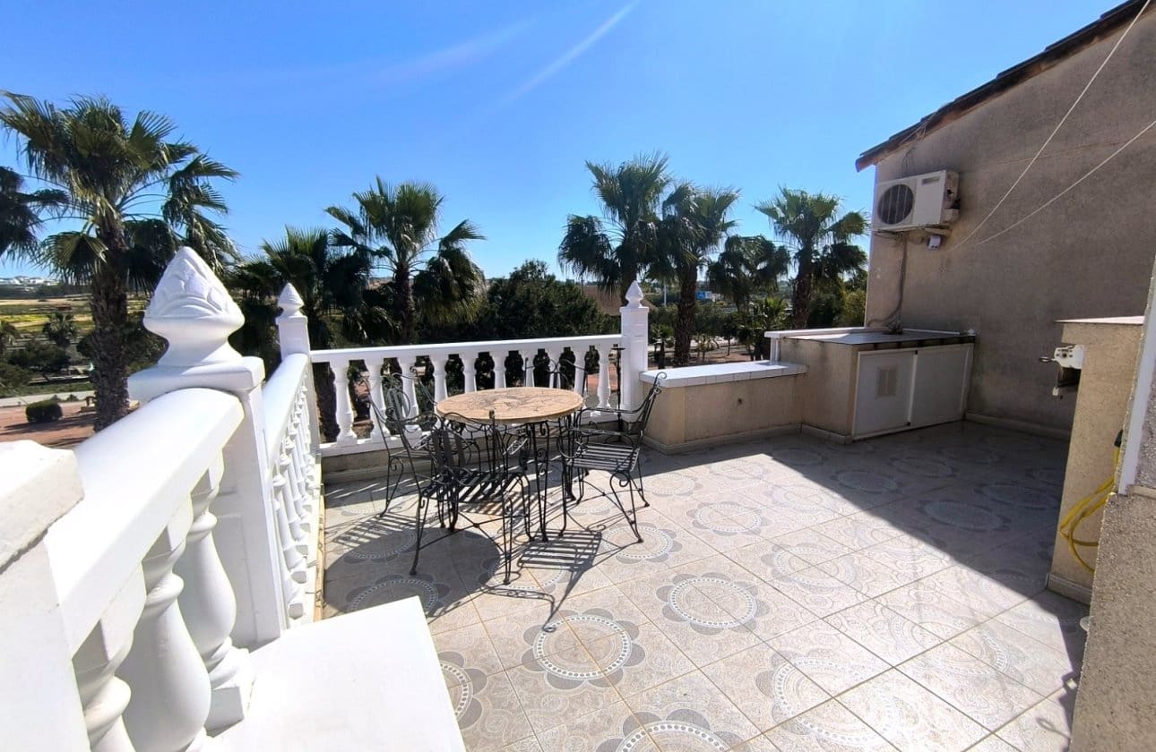 3 soverom Kjedet enebolig til salgs i Algorfa med svømmebasseng garasje - € 185 000 (Ref: 9713876)