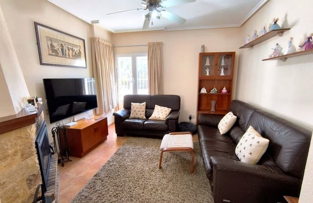 3 soverom Kjedet enebolig til salgs i Algorfa med svømmebasseng garasje - € 185 000 (Ref: 9713876)