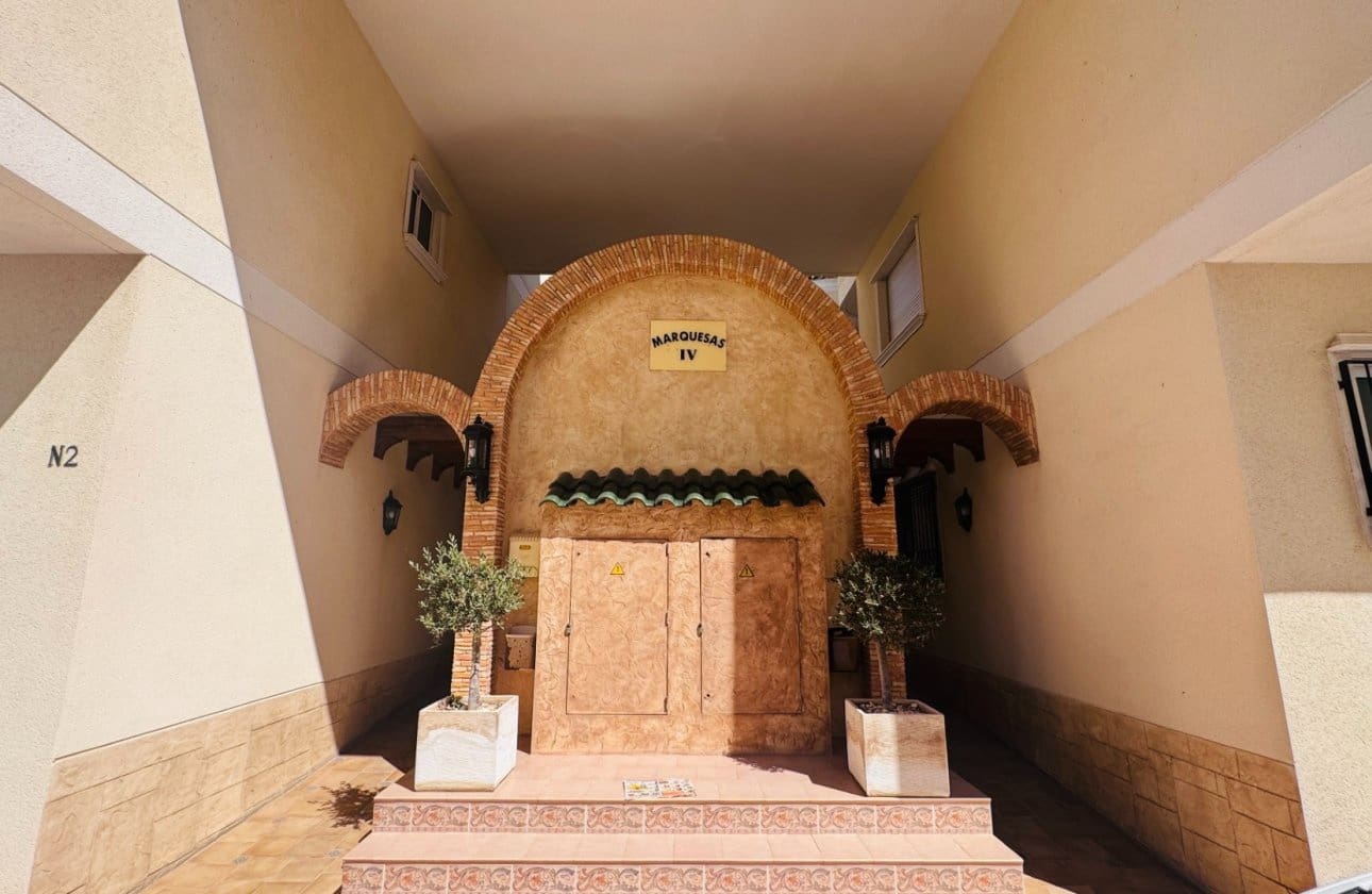 3 sypialnia Apartament na sprzedaż w Jacarilla z basenem garażem - 139 950 € (Ref: 9782139)