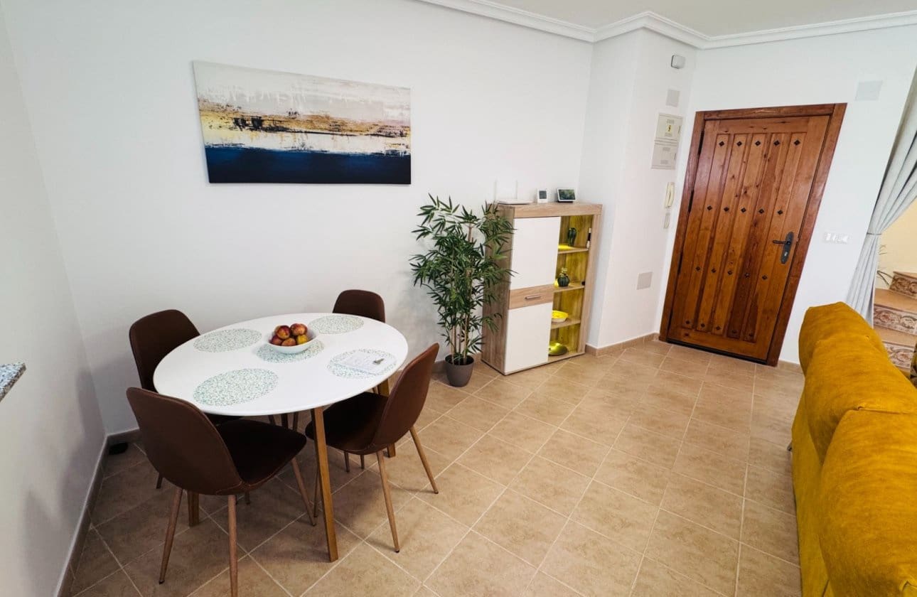 3 sypialnia Apartament na sprzedaż w Jacarilla z basenem garażem - 139 950 € (Ref: 9782139)