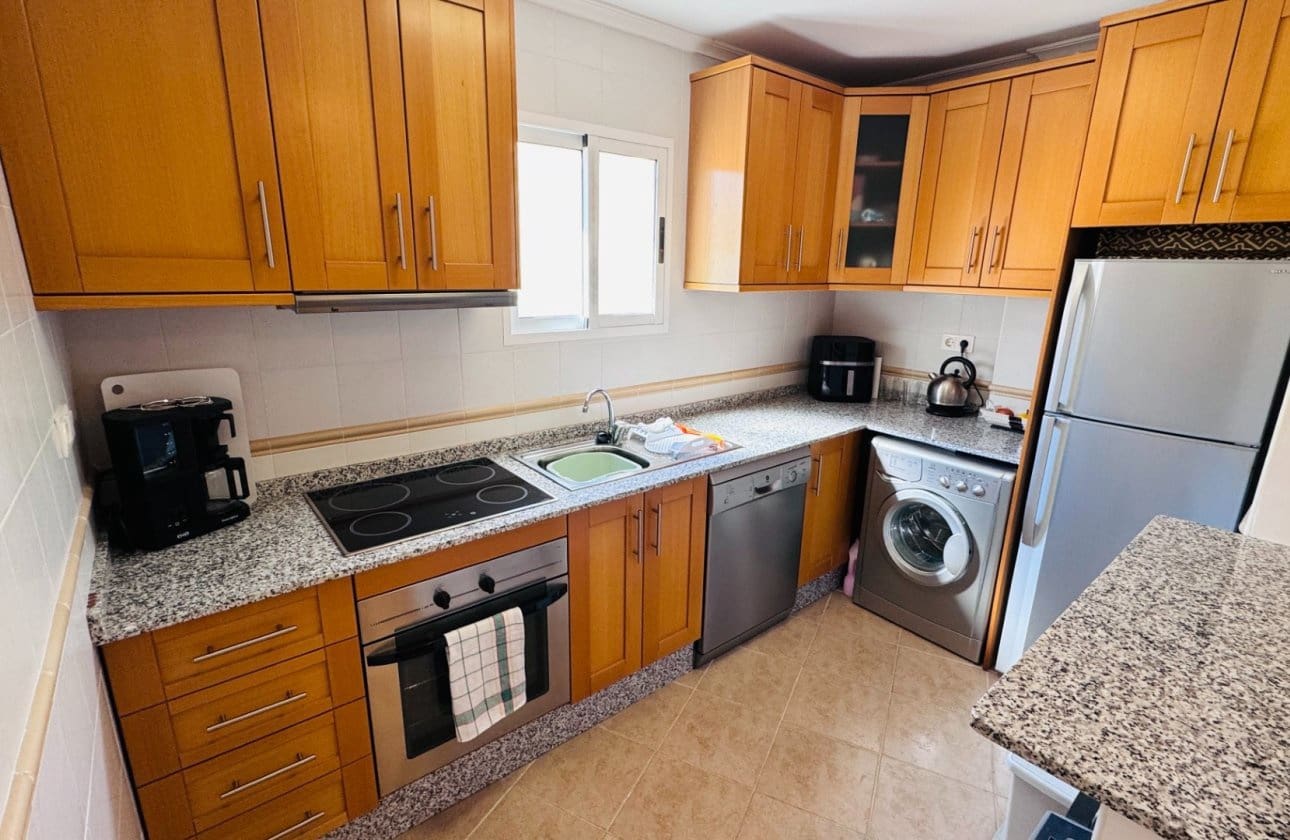 3 sypialnia Apartament na sprzedaż w Jacarilla z basenem garażem - 139 950 € (Ref: 9782139)