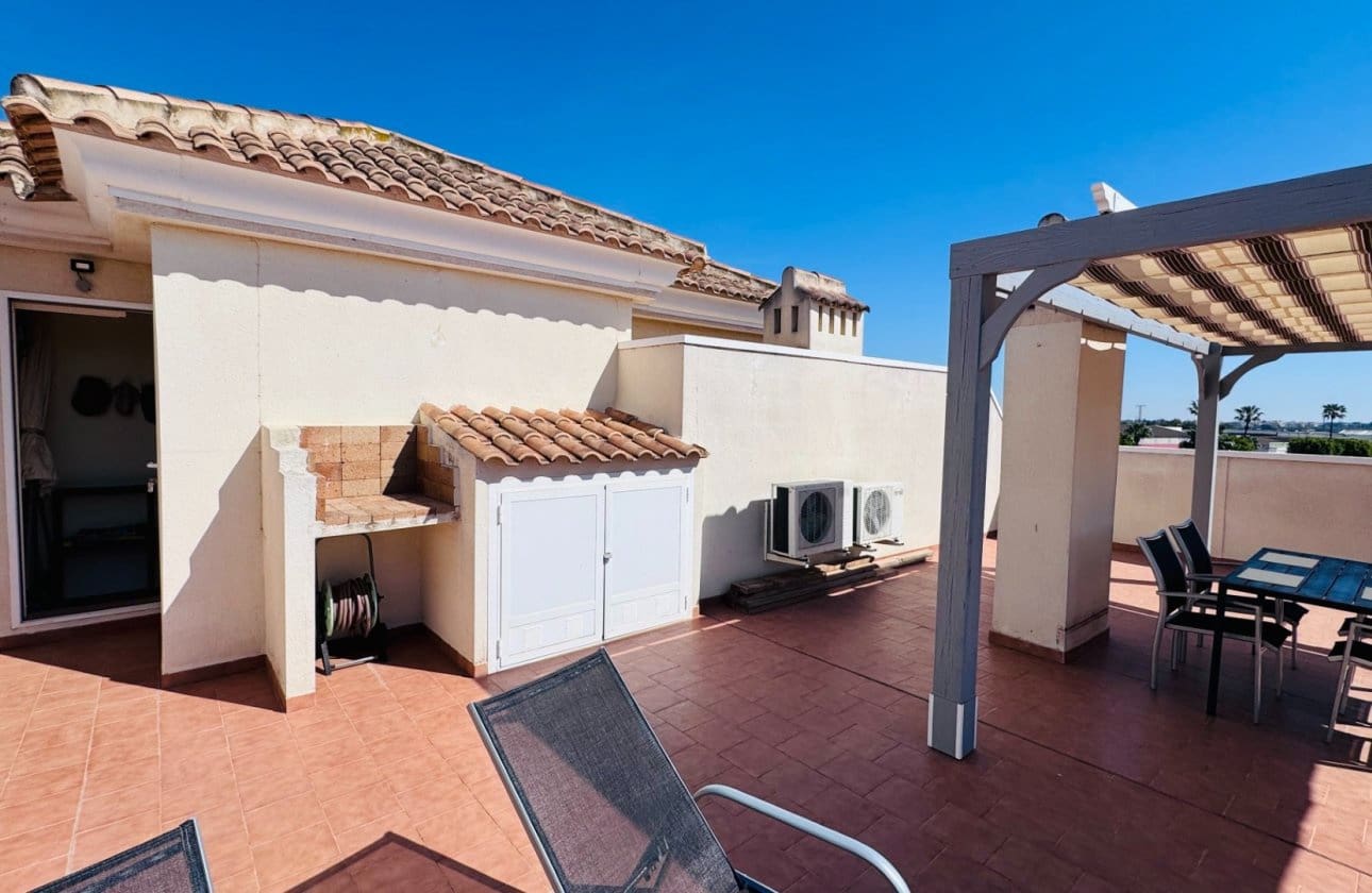 3 sypialnia Apartament na sprzedaż w Jacarilla z basenem garażem - 139 950 € (Ref: 9782139)