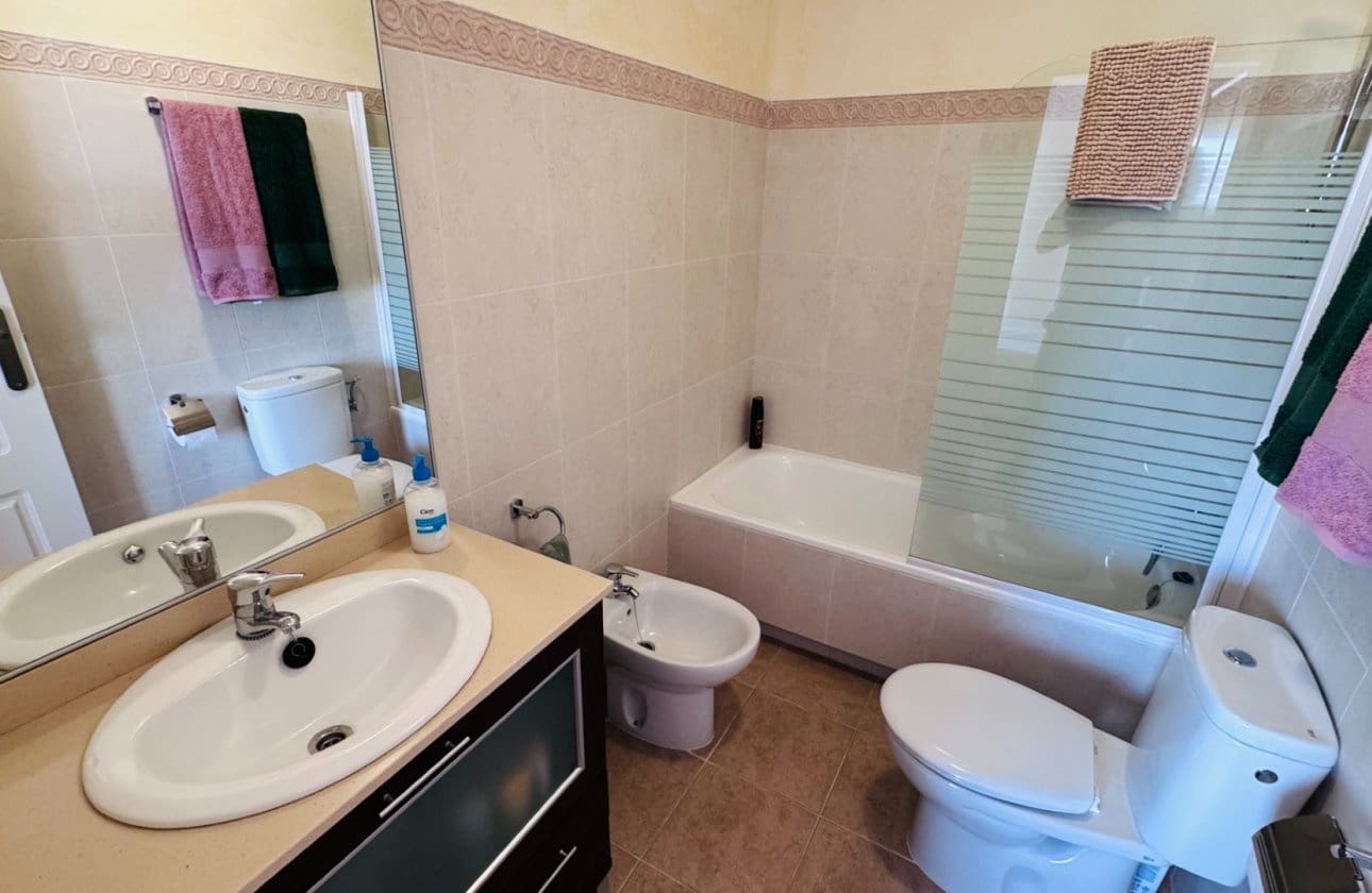 3 sypialnia Apartament na sprzedaż w Jacarilla z basenem garażem - 139 950 € (Ref: 9782139)