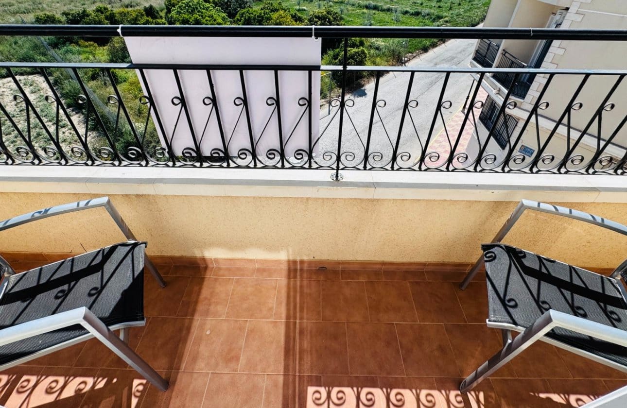 3 sypialnia Apartament na sprzedaż w Jacarilla z basenem garażem - 139 950 € (Ref: 9782139)