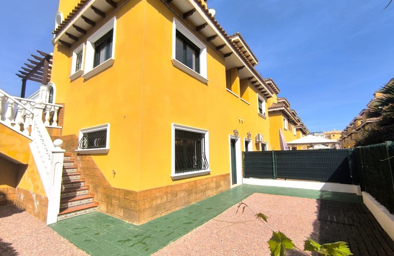 3 sypialnia Dom blizniak na sprzedaż w Ciudad Quesada z basenem - 249 950 € (Ref: 9793163)