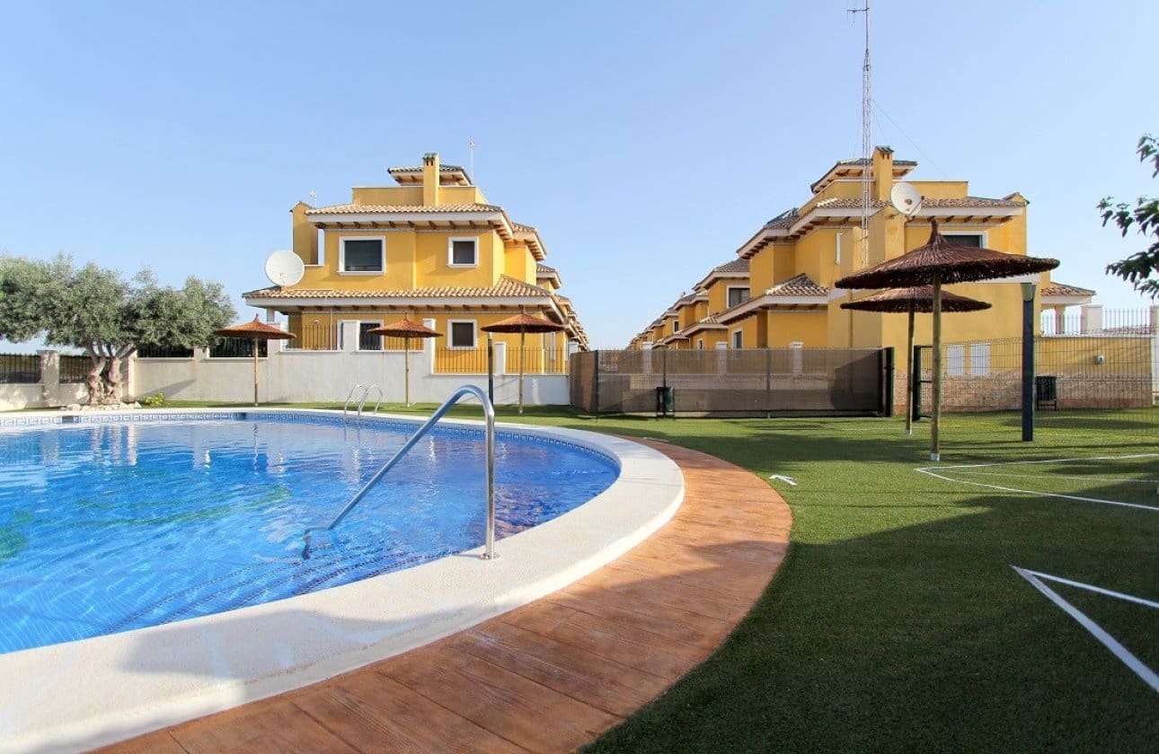 3 sypialnia Dom blizniak na sprzedaż w Ciudad Quesada z basenem - 249 950 € (Ref: 9793163)