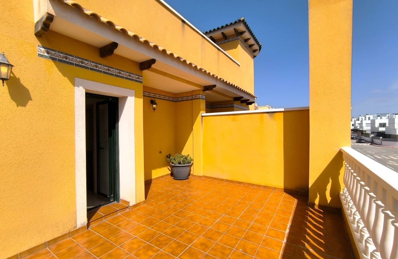 2 bedroom Semi-detached Villa for sale in Ciudad Quesada with pool garage - € 229,950 (Ref: 9793475)