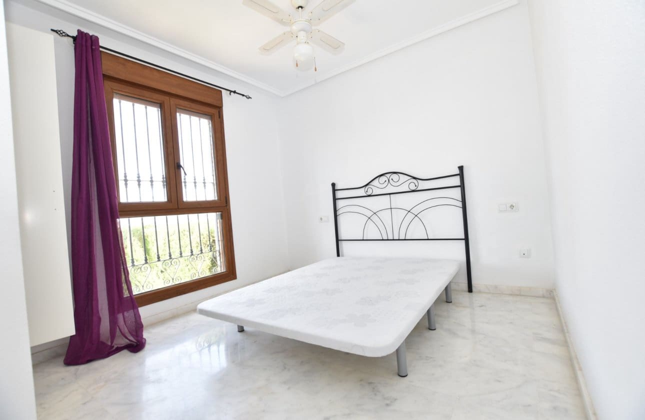 2 bedroom Bungalow for sale in Algorfa with pool - € 234,900 (Ref: 9809409)