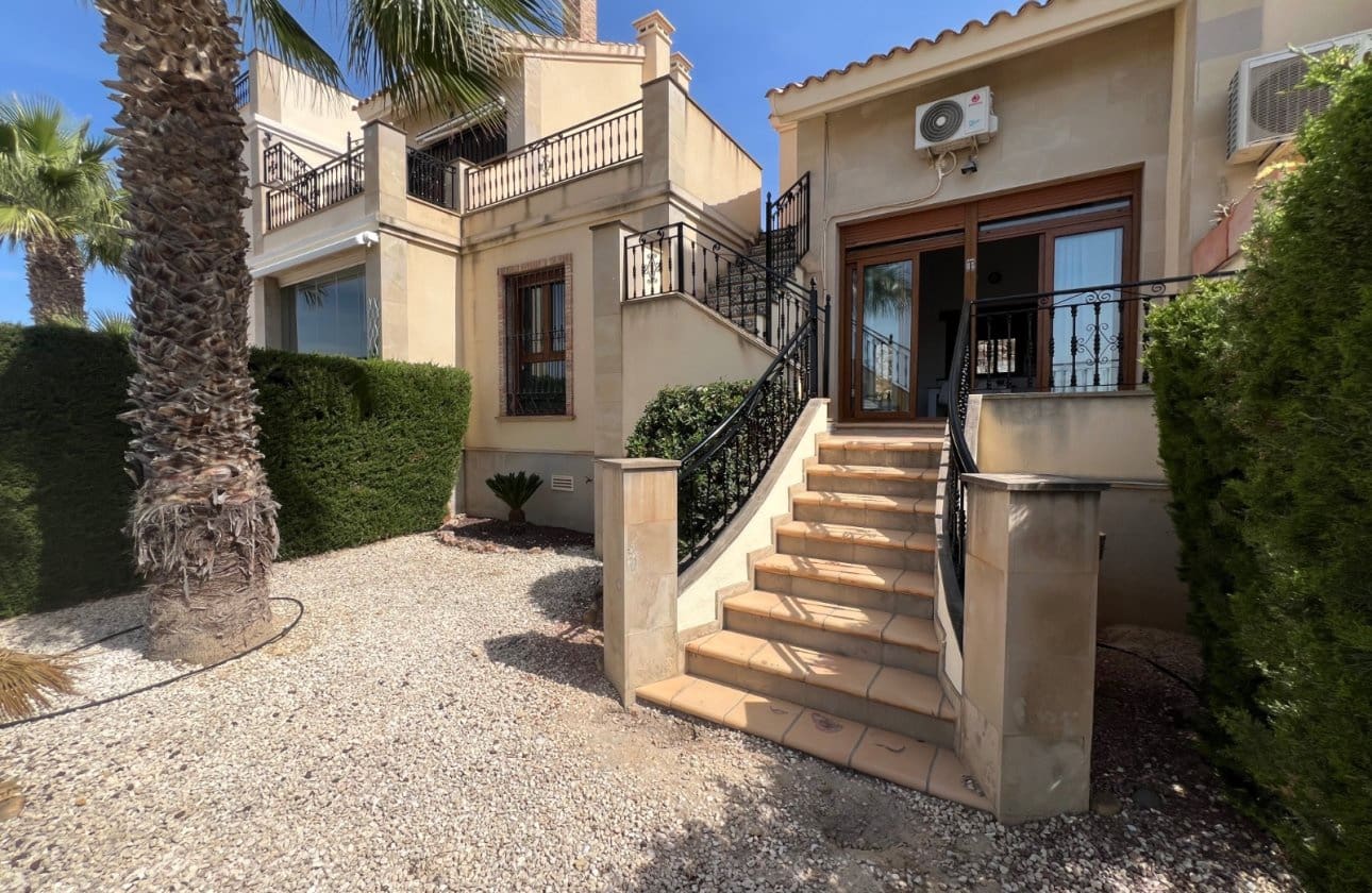 2 bedroom Bungalow for sale in Algorfa with pool - € 234,900 (Ref: 9809409)