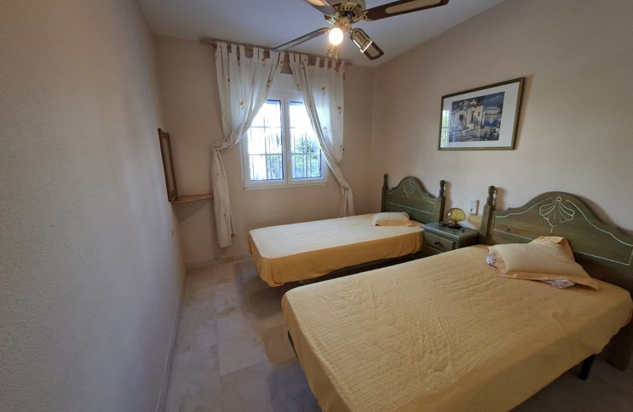 2 slaapkamer Bungalow te koop in Orihuela Costa met zwembad - € 229.000 (Ref: 9809410)