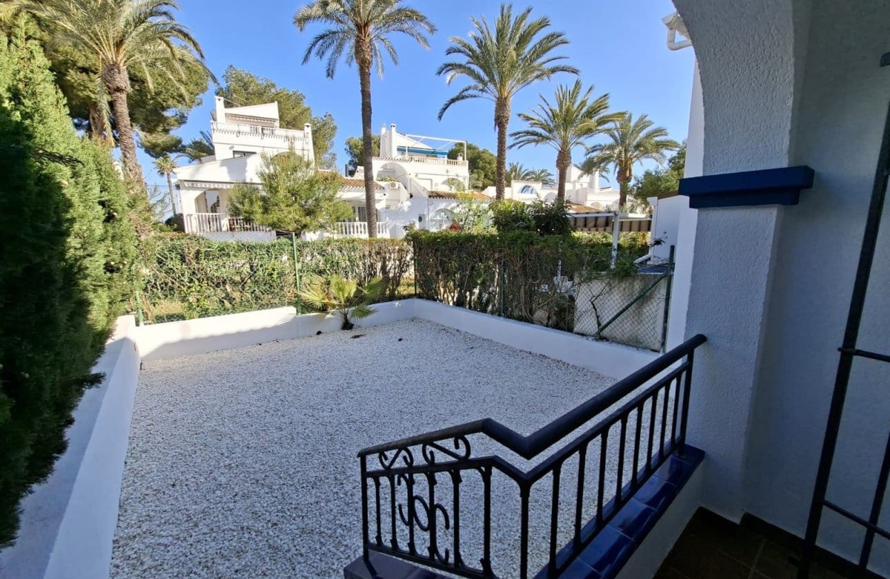 2 slaapkamer Bungalow te koop in Orihuela Costa met zwembad - € 229.000 (Ref: 9809410)