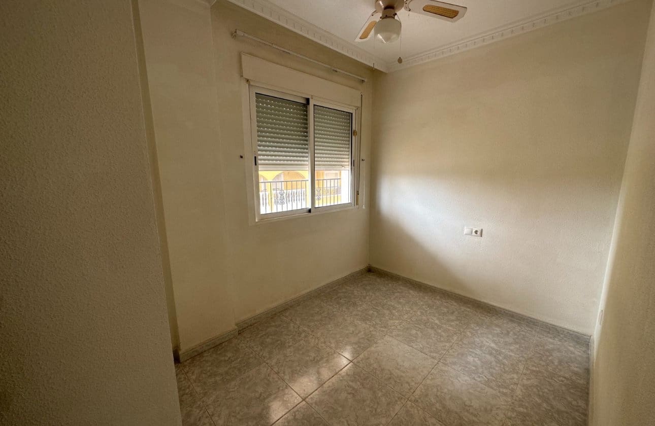 2 bedroom Apartment for sale in Algorfa with pool - € 115,000 (Ref: 9809411)