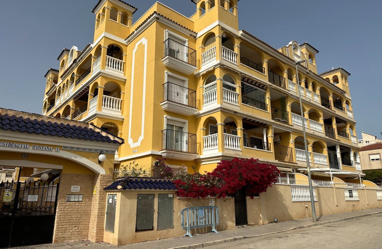 2 bedroom Apartment for sale in Algorfa with pool - € 115,000 (Ref: 9809411)