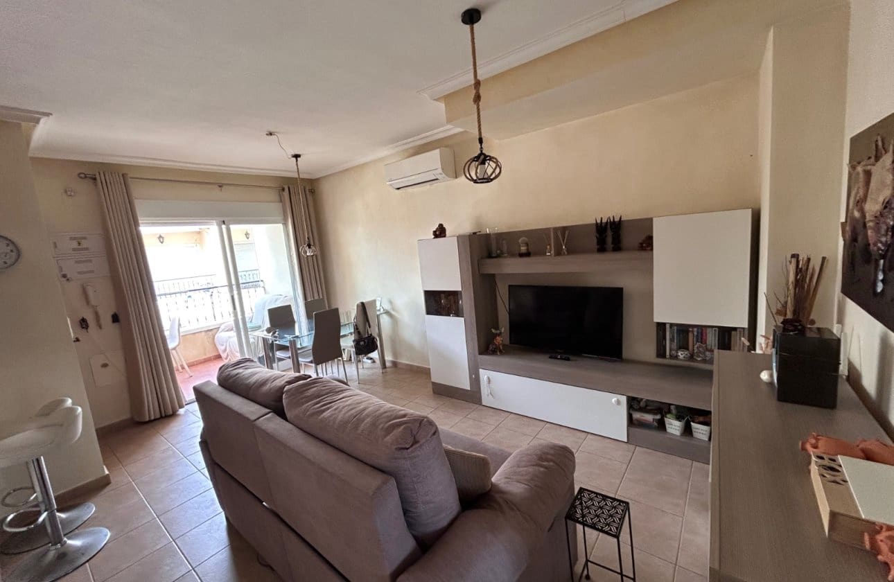 2 Zimmer Apartment zu verkaufen in Jacarilla mit Pool - 108.000 € (Ref: 9809412)