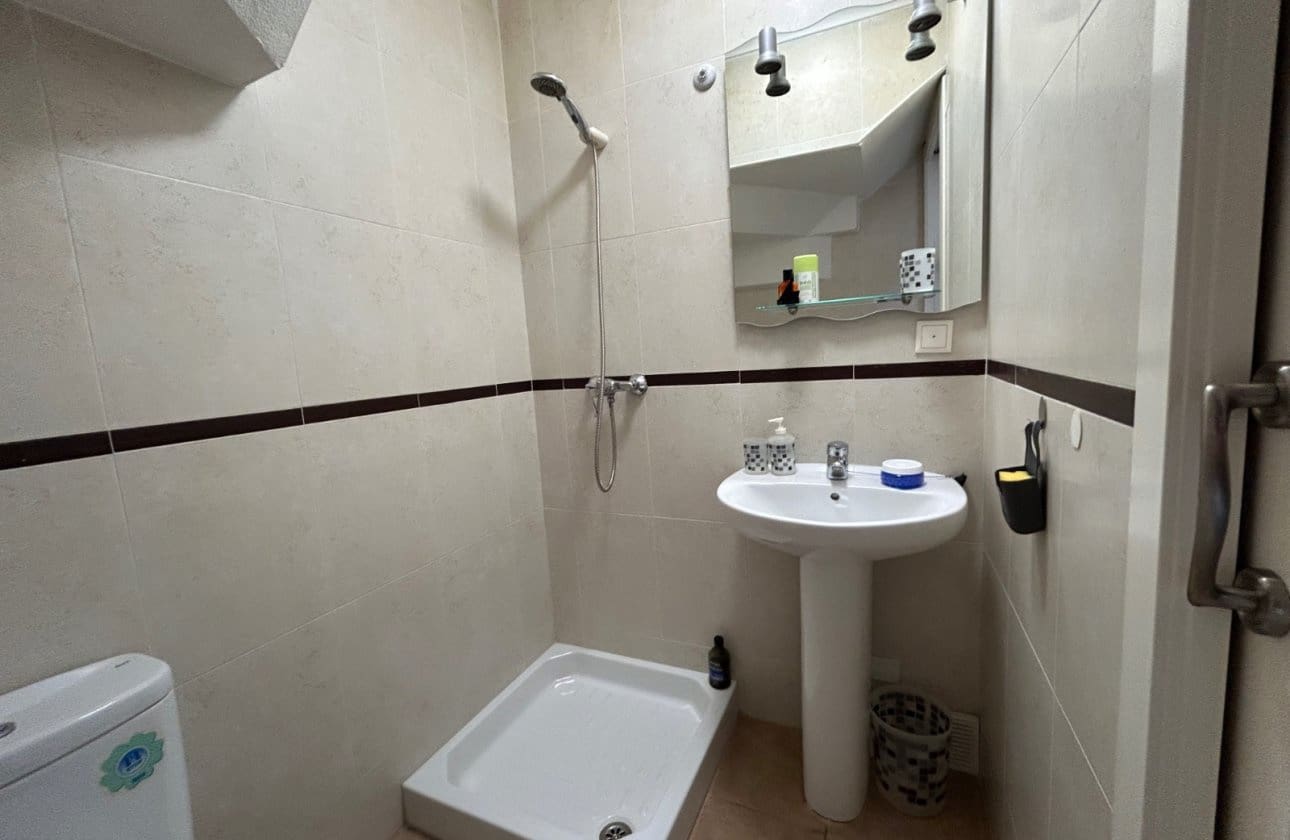 2 Zimmer Apartment zu verkaufen in Jacarilla mit Pool - 108.000 € (Ref: 9809412)