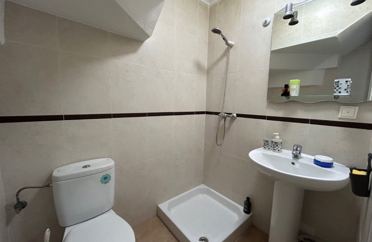 2 Zimmer Apartment zu verkaufen in Jacarilla mit Pool - 108.000 € (Ref: 9809412)