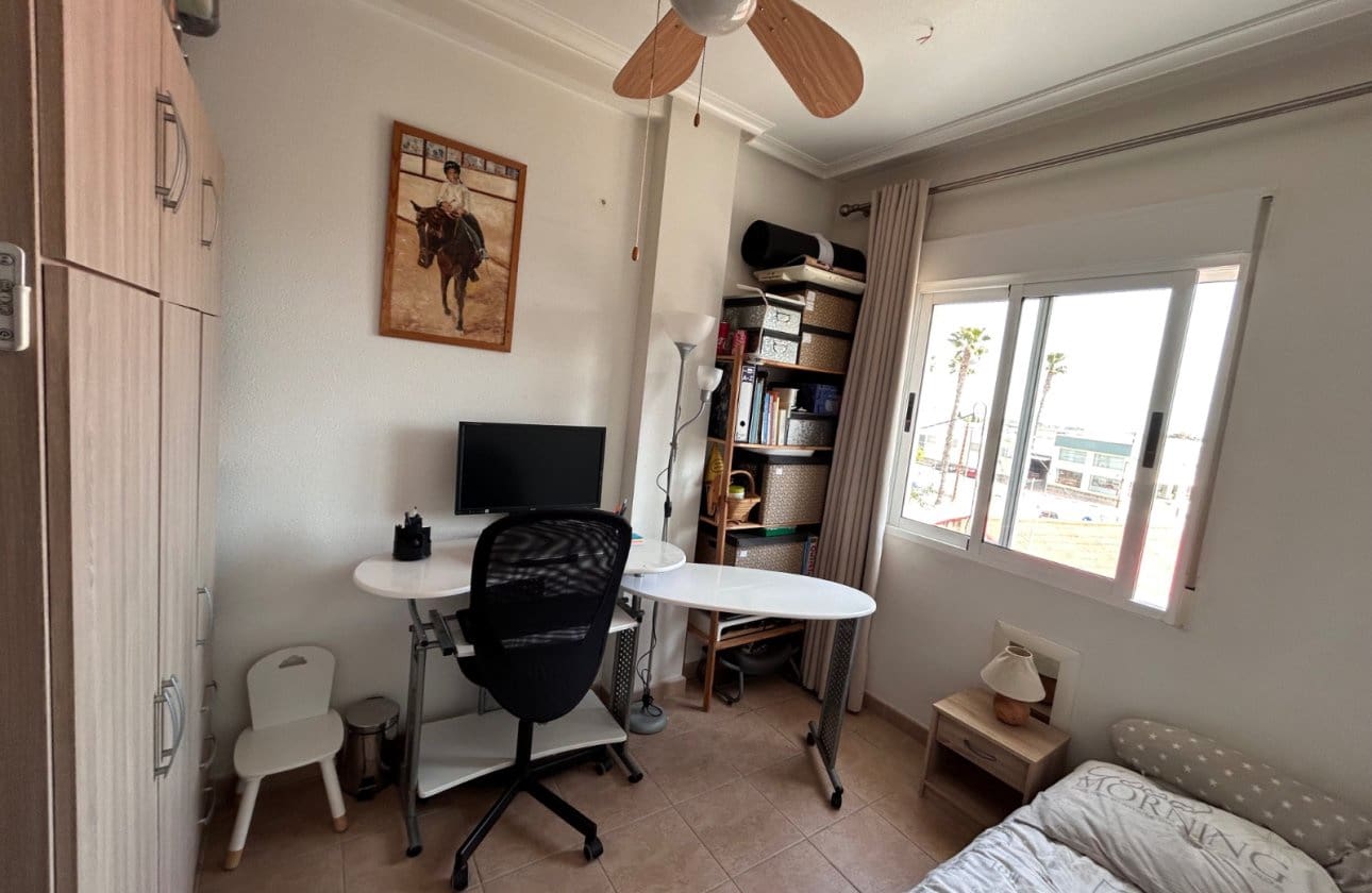 2 Zimmer Apartment zu verkaufen in Jacarilla mit Pool - 108.000 € (Ref: 9809412)