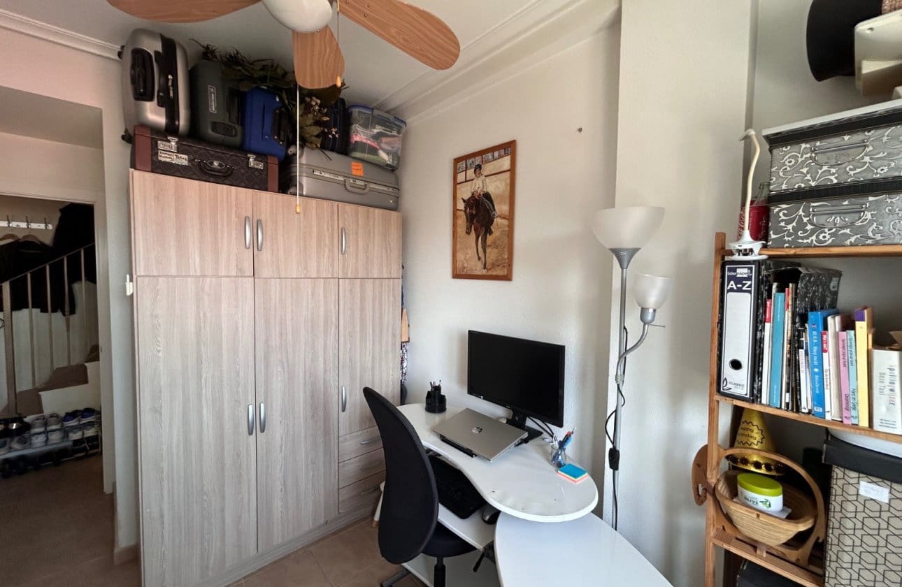 2 Zimmer Apartment zu verkaufen in Jacarilla mit Pool - 108.000 € (Ref: 9809412)