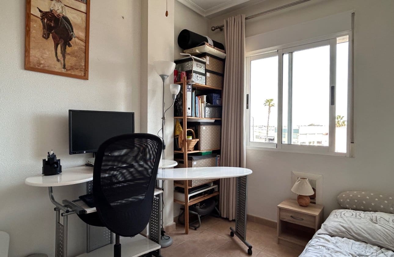 2 Zimmer Apartment zu verkaufen in Jacarilla mit Pool - 108.000 € (Ref: 9809412)