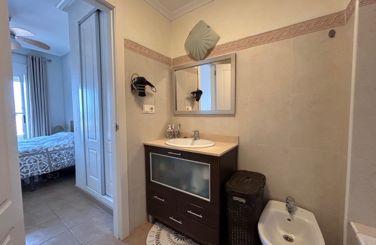 2 Zimmer Apartment zu verkaufen in Jacarilla mit Pool - 108.000 € (Ref: 9809412)