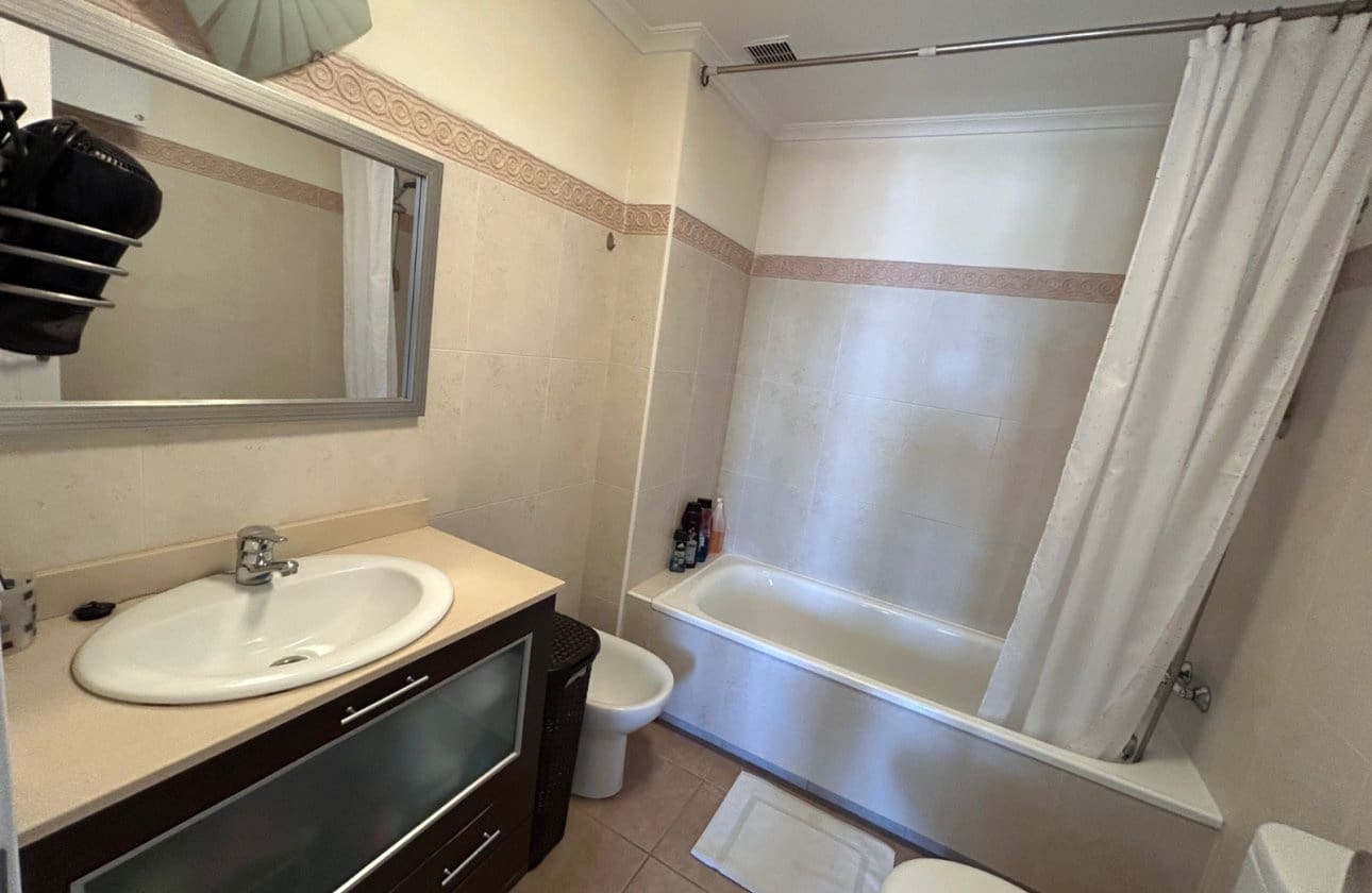 2 Zimmer Apartment zu verkaufen in Jacarilla mit Pool - 108.000 € (Ref: 9809412)