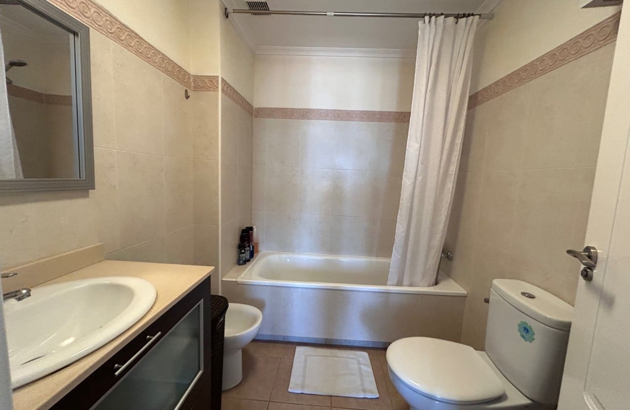 2 Zimmer Apartment zu verkaufen in Jacarilla mit Pool - 108.000 € (Ref: 9809412)