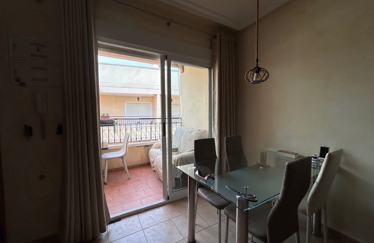 2 Zimmer Apartment zu verkaufen in Jacarilla mit Pool - 108.000 € (Ref: 9809412)