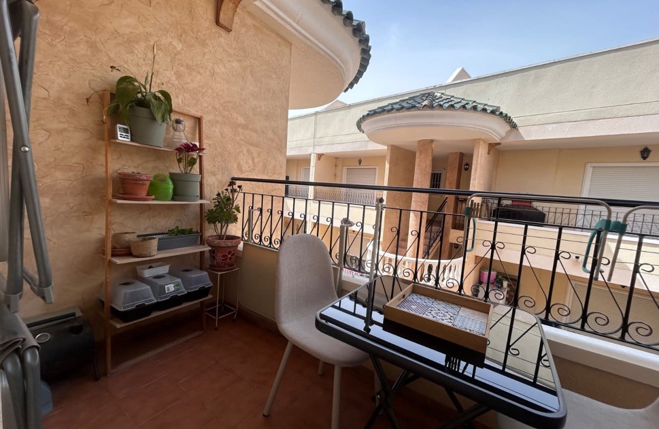 2 Zimmer Apartment zu verkaufen in Jacarilla mit Pool - 108.000 € (Ref: 9809412)