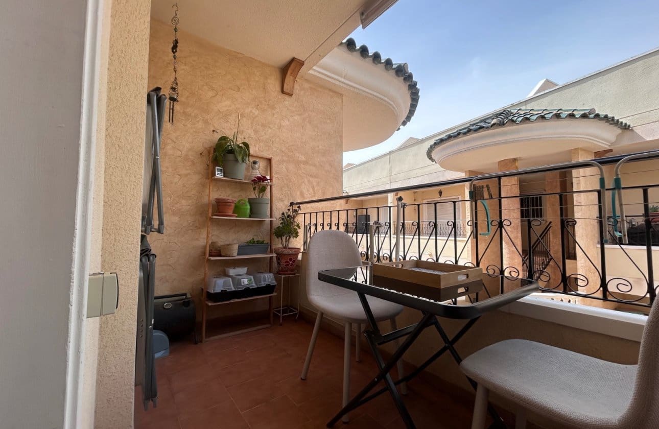 2 Zimmer Apartment zu verkaufen in Jacarilla mit Pool - 108.000 € (Ref: 9809412)