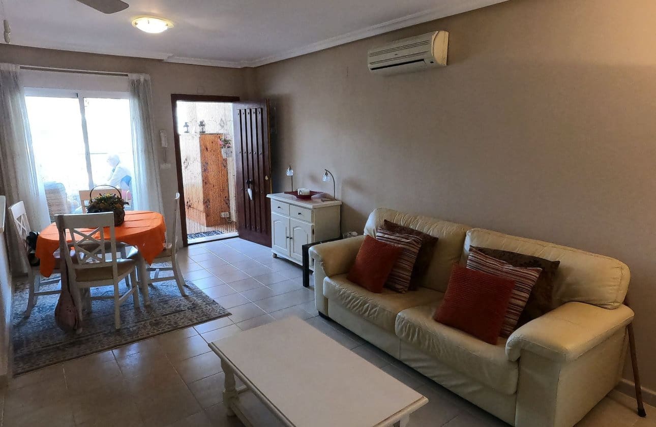 2 Zimmer Apartment zu verkaufen in Jacarilla mit Pool - 104.995 € (Ref: 9809413)