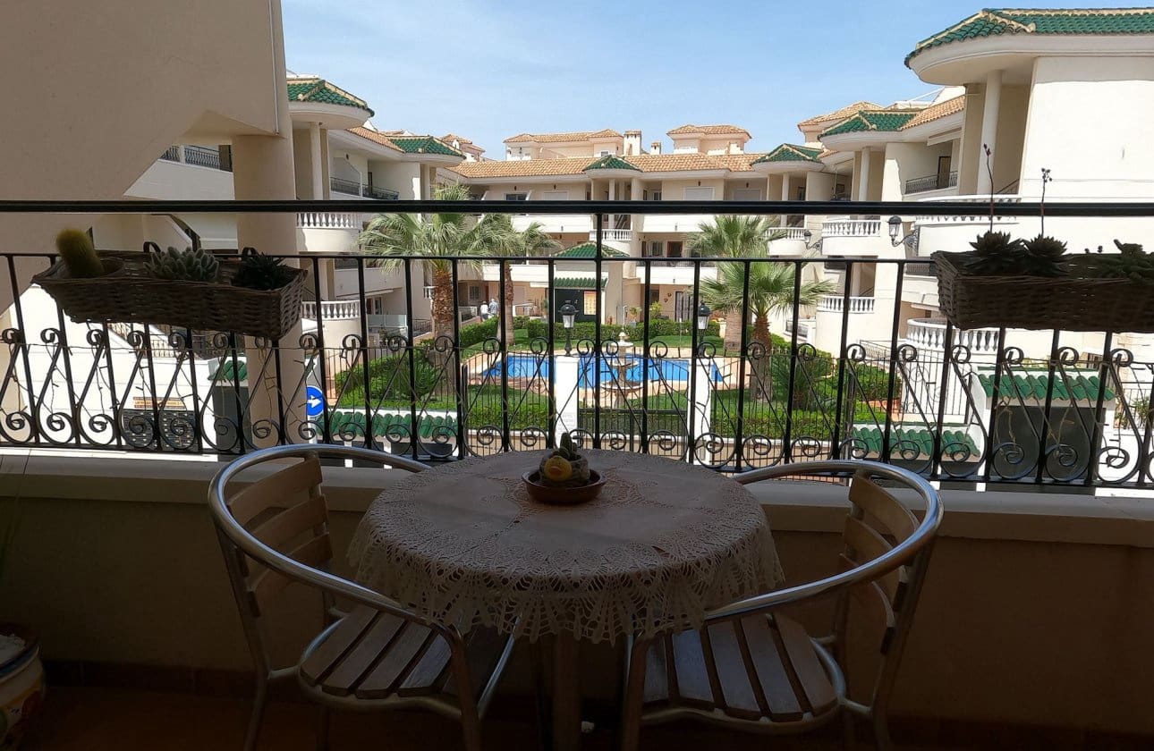 2 Zimmer Apartment zu verkaufen in Jacarilla mit Pool - 104.995 € (Ref: 9809413)