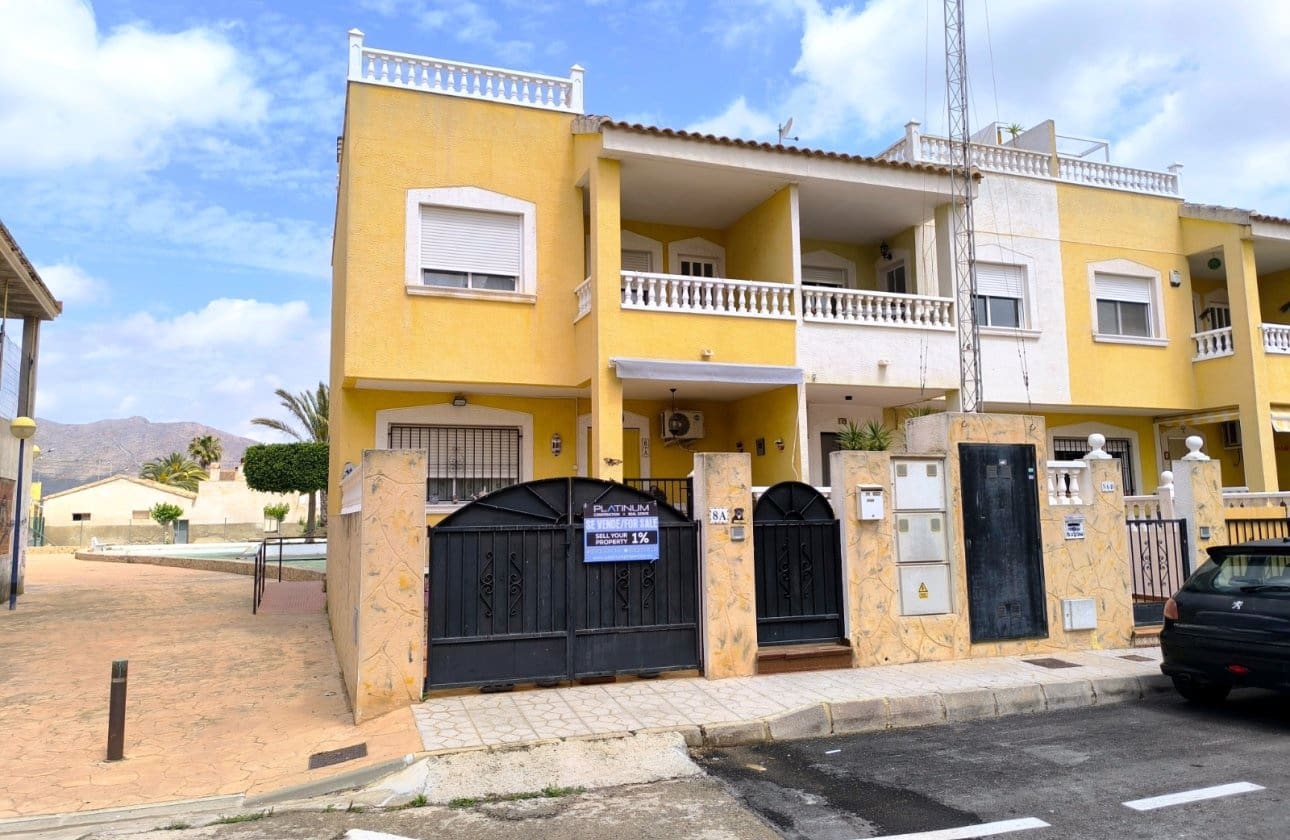 3 quarto Casa em Banda para venda em Orihuela - 132 500 € (Ref: 9816395)