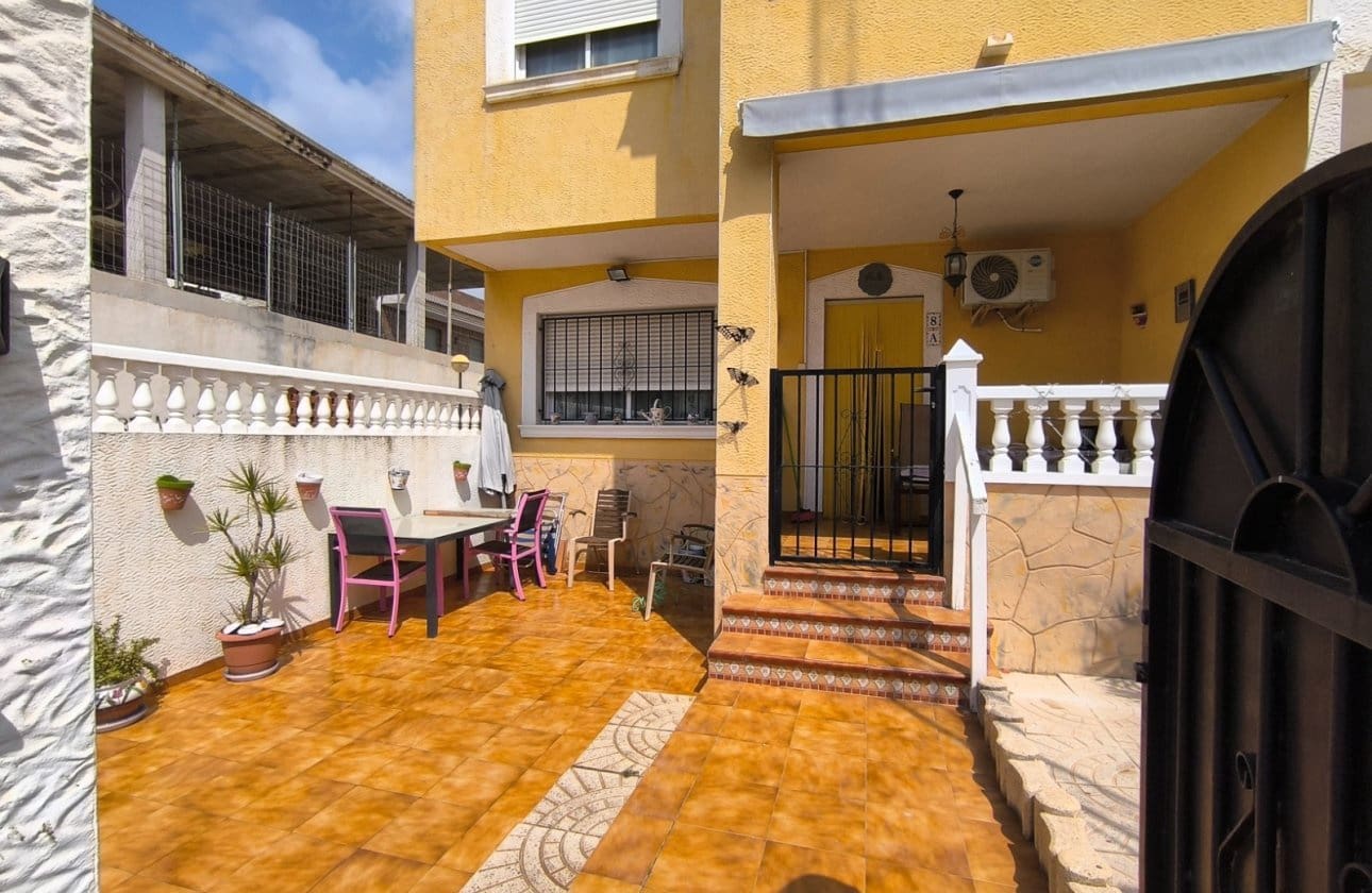 3 quarto Casa em Banda para venda em Orihuela - 132 500 € (Ref: 9816395)