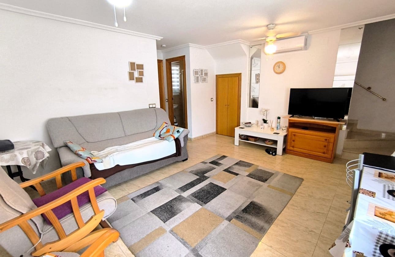 3 quarto Casa em Banda para venda em Orihuela - 132 500 € (Ref: 9816395)