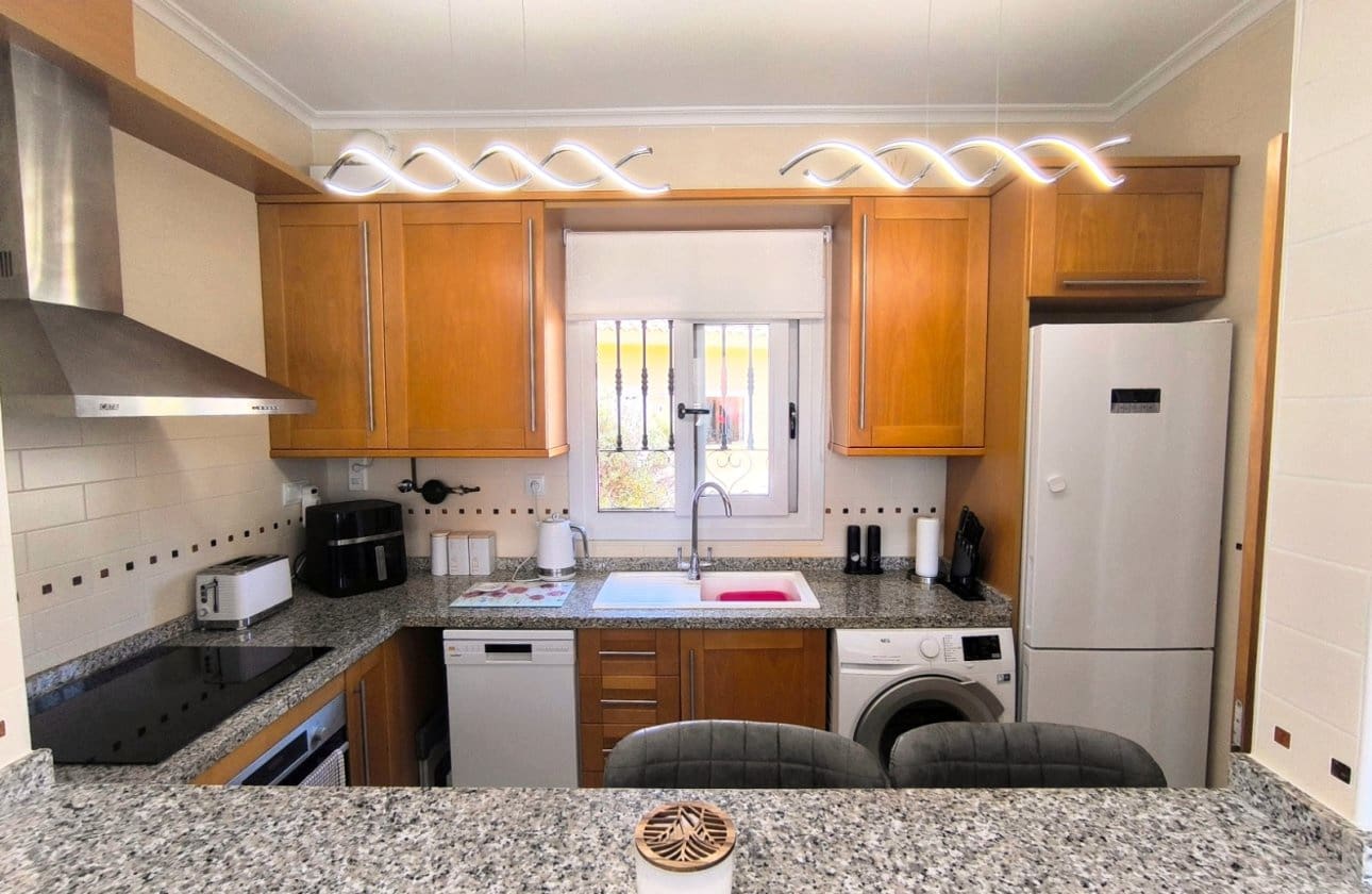 2 bedroom Bungalow for sale in Algorfa with pool garage - € 249,950 (Ref: 9816396)