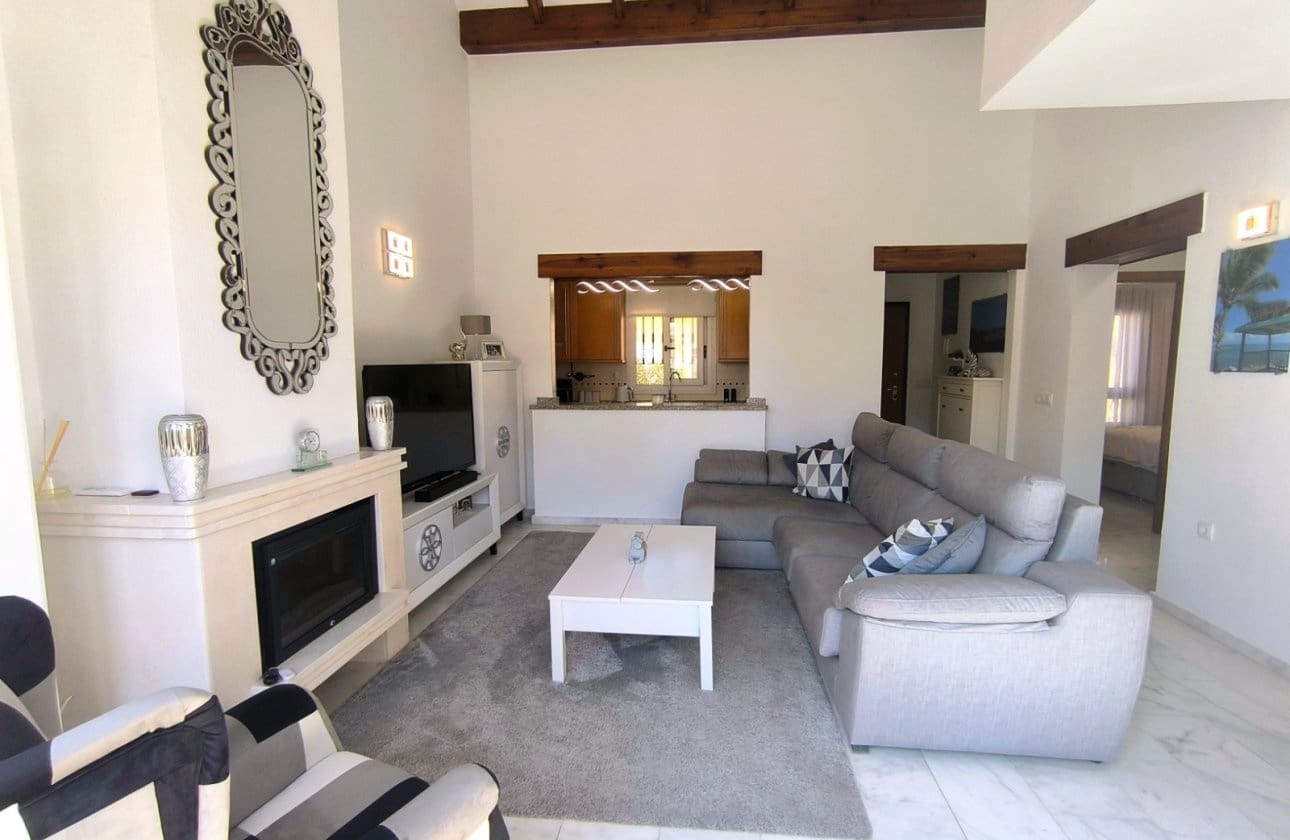 2 bedroom Bungalow for sale in Algorfa with pool garage - € 249,950 (Ref: 9816396)