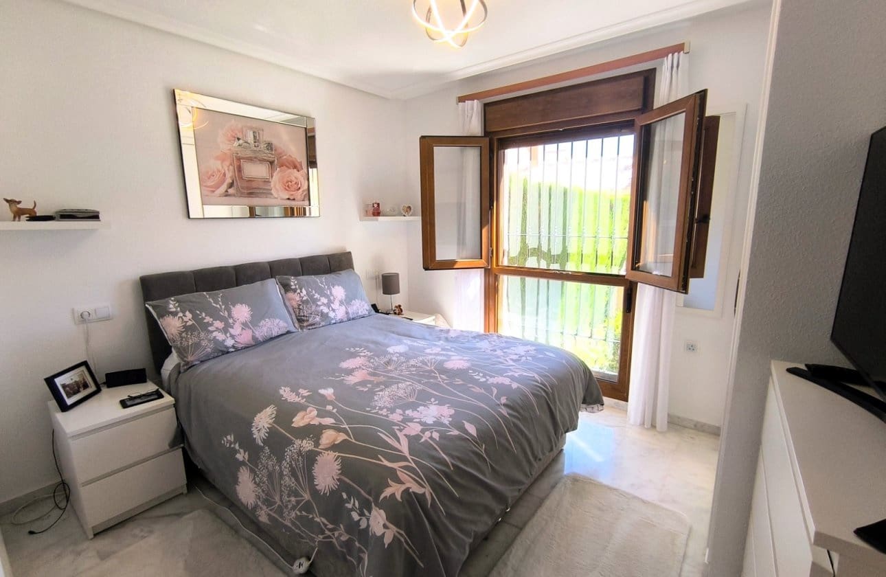 2 bedroom Bungalow for sale in Algorfa with pool garage - € 249,950 (Ref: 9816396)