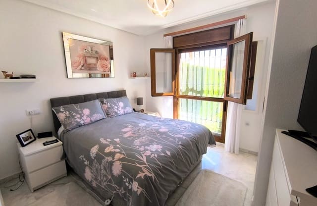 2 bedroom Bungalow for sale in Algorfa with pool garage - € 249,950 (Ref: 9816396)