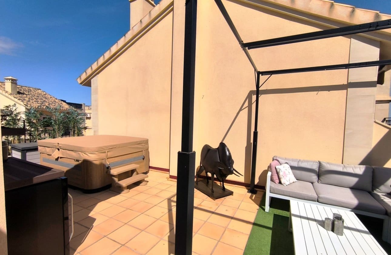 2 bedroom Bungalow for sale in Algorfa with pool garage - € 249,950 (Ref: 9816396)