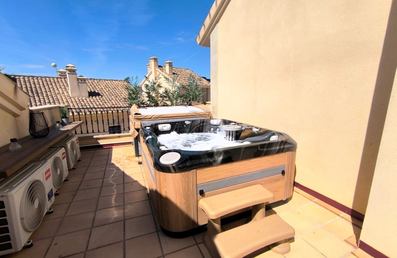 2 bedroom Bungalow for sale in Algorfa with pool garage - € 249,950 (Ref: 9816396)