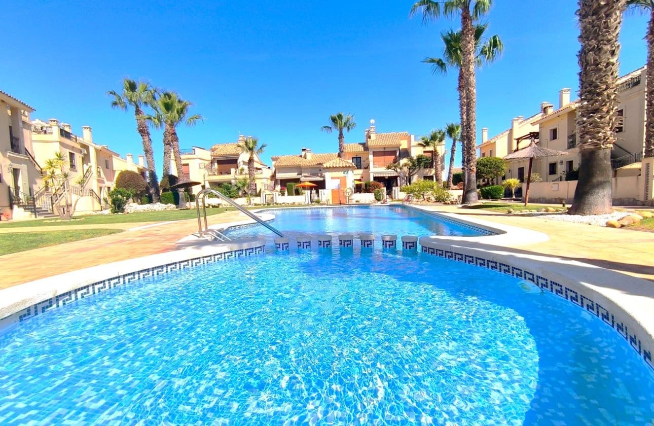 2 bedroom Bungalow for sale in Algorfa with pool garage - € 249,950 (Ref: 9816396)