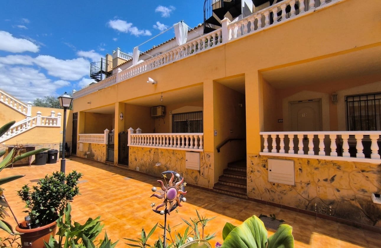 2 bedroom Apartment for sale in Orihuela - € 85,000 (Ref: 9816397)