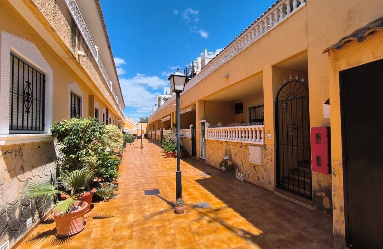 2 bedroom Apartment for sale in Orihuela - € 85,000 (Ref: 9816397)