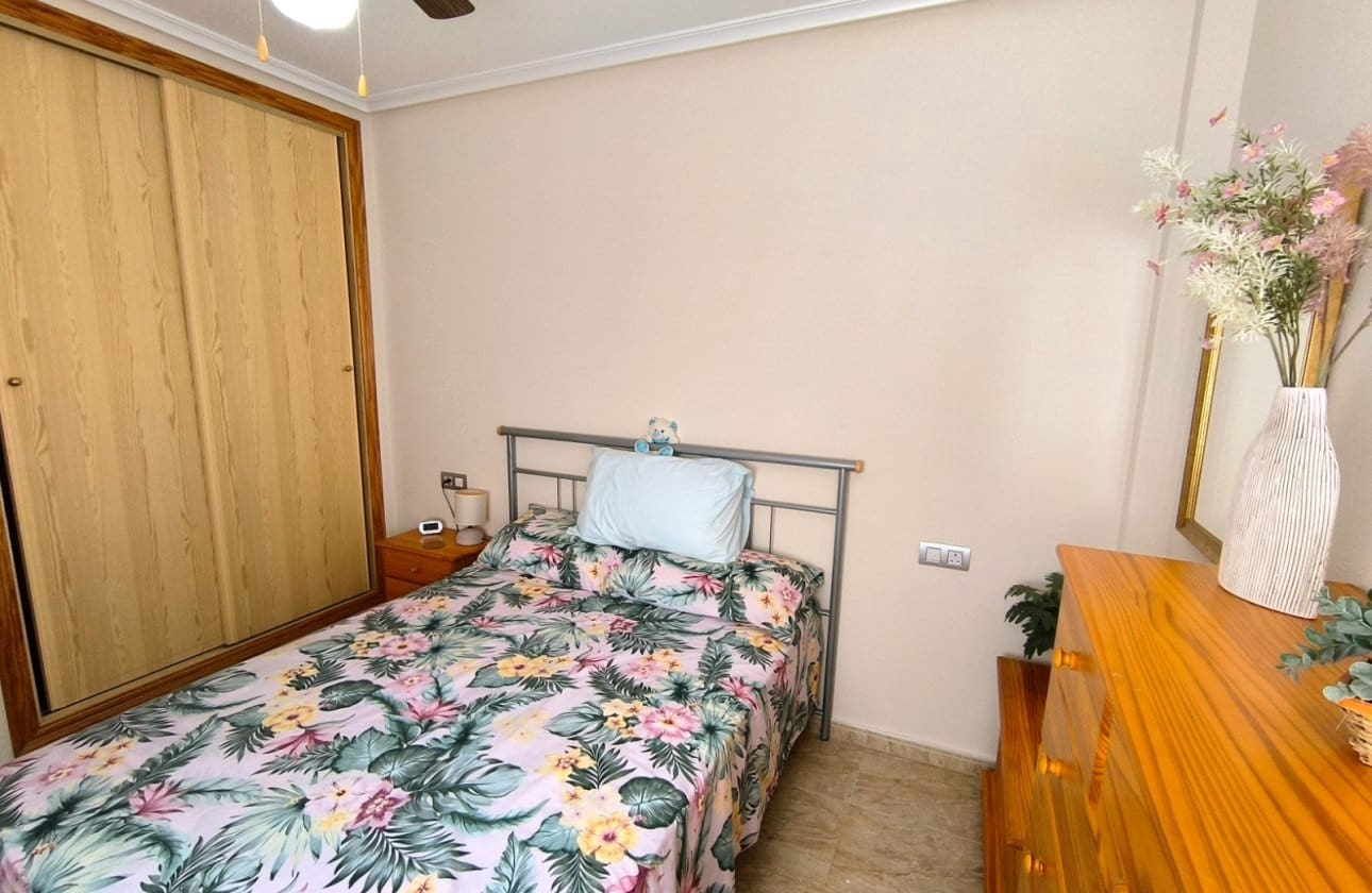 2 bedroom Apartment for sale in Orihuela with pool - € 90,000 (Ref: 9834558)