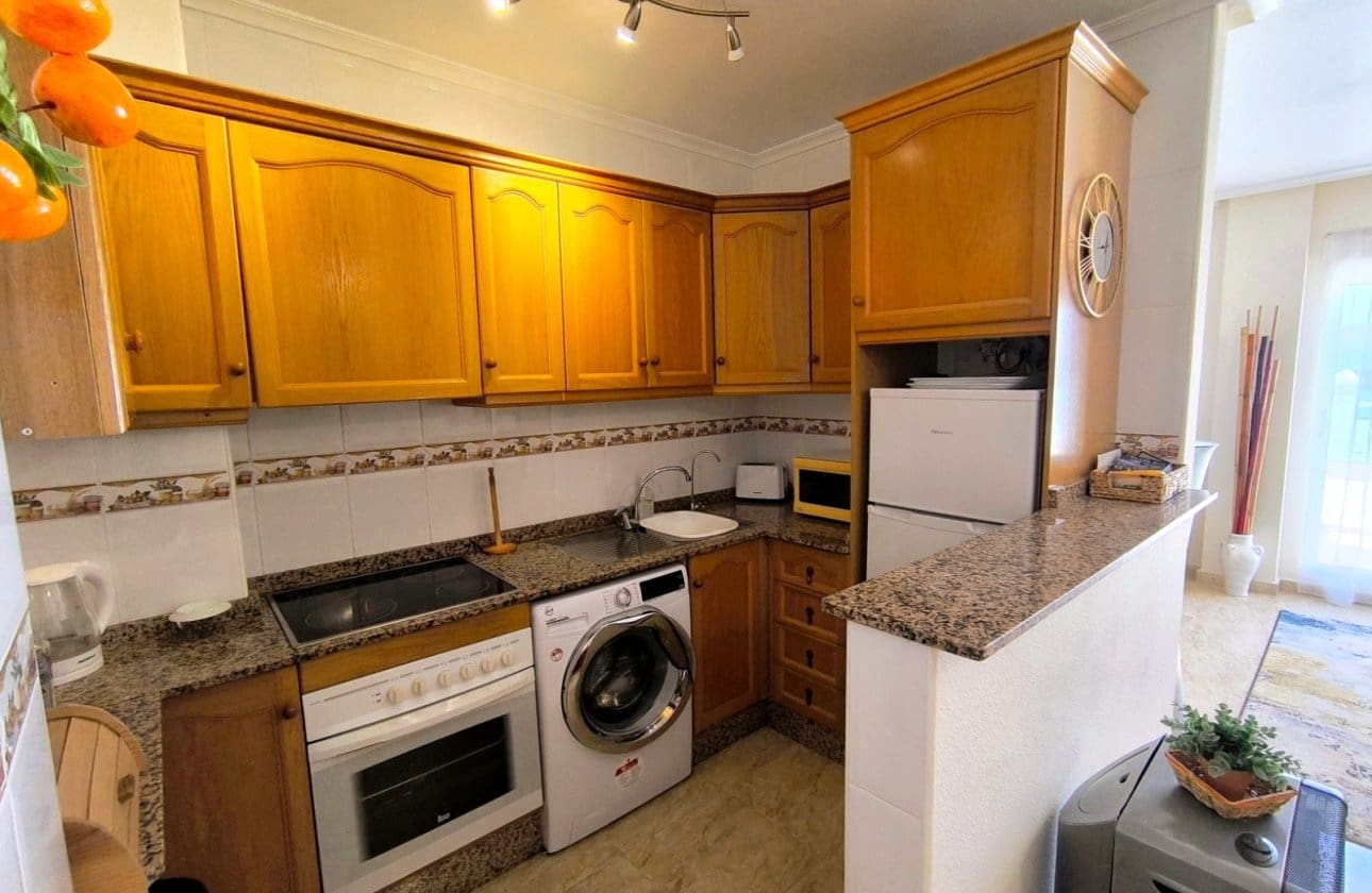 2 bedroom Apartment for sale in Orihuela with pool - € 90,000 (Ref: 9834558)