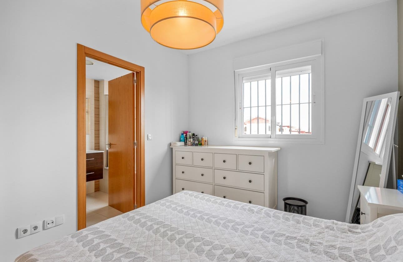 3 makuuhuone Omakotitalo myytävänä paikassa Ciudad Quesada mukana uima-altaan - 260 000 € (Ref: 9861346)