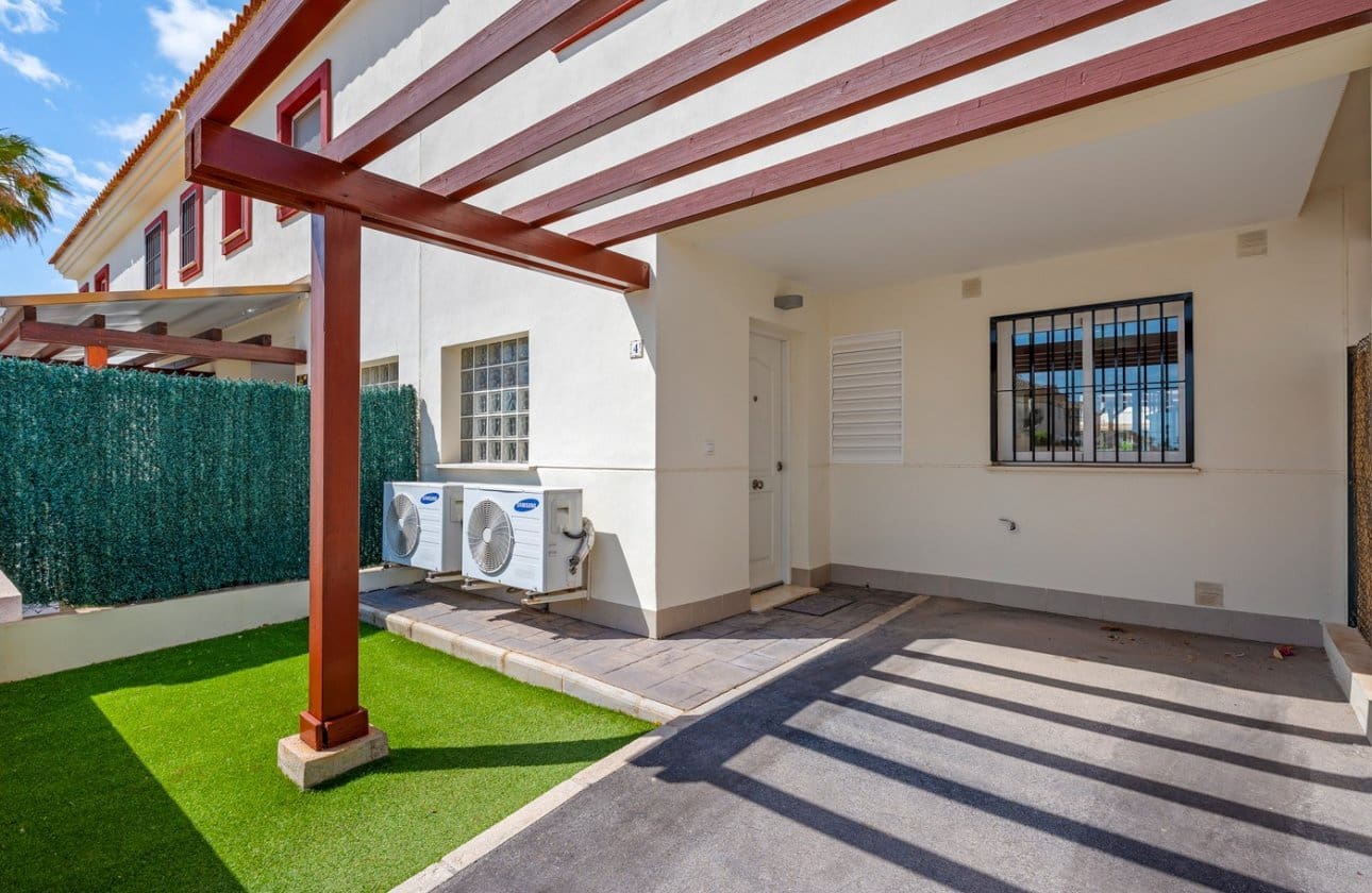 3 makuuhuone Omakotitalo myytävänä paikassa Ciudad Quesada mukana uima-altaan - 260 000 € (Ref: 9861346)