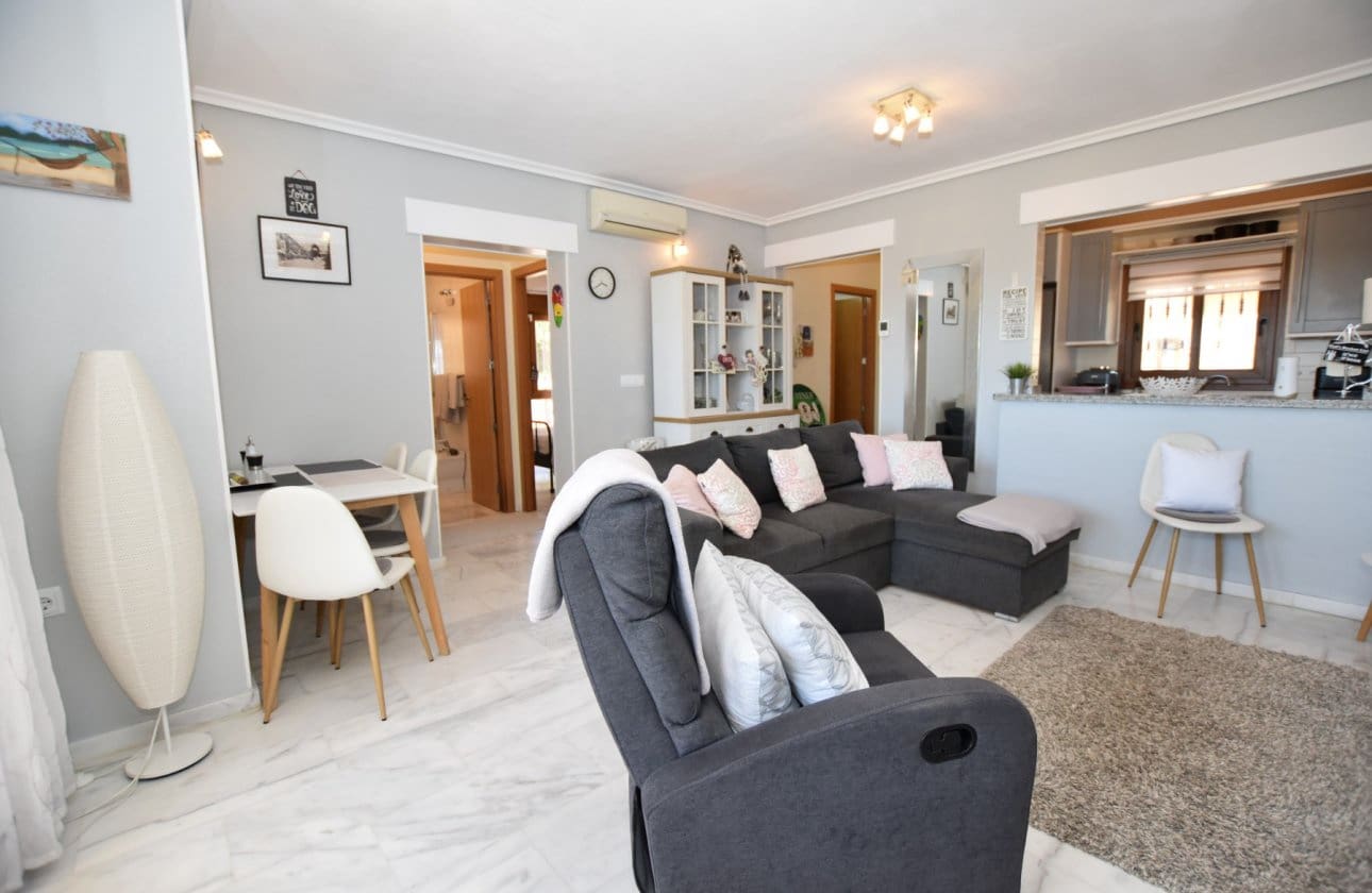 2 bedroom Apartment for sale in Algorfa with pool - € 210,000 (Ref: 9861347)