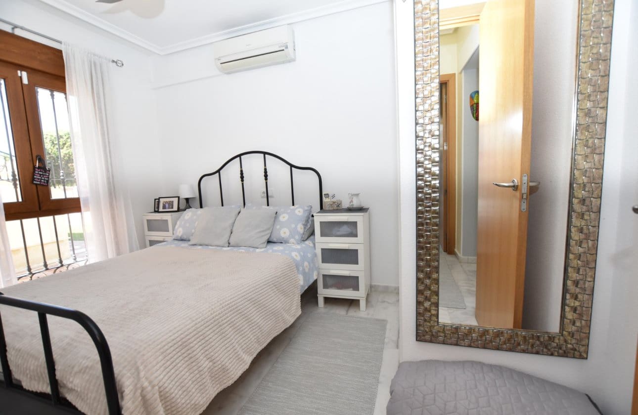 2 bedroom Apartment for sale in Algorfa with pool - € 210,000 (Ref: 9861347)